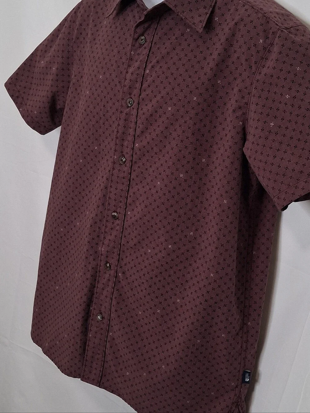 The North Face Men's Short-Sleeve Button-Down Shirt in Burgundy Microprint